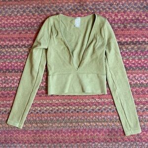 DYNAMIC GREEN RIBBED DEEP V SEAMLESS LONG SLEEVE CROP TOP
